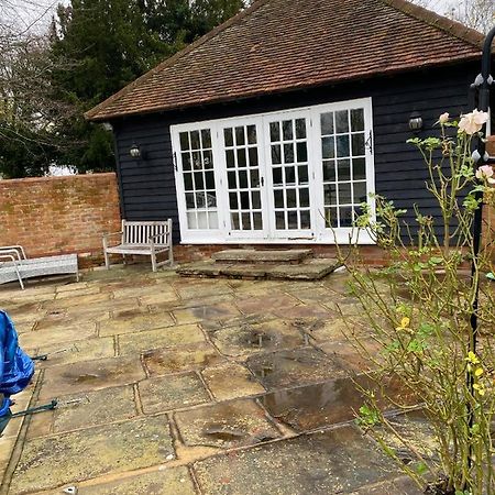 Villa Retreats At Stansted Manor Hallingbury Exterior foto