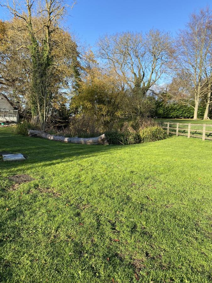 Villa Retreats At Stansted Manor Hallingbury Exterior foto
